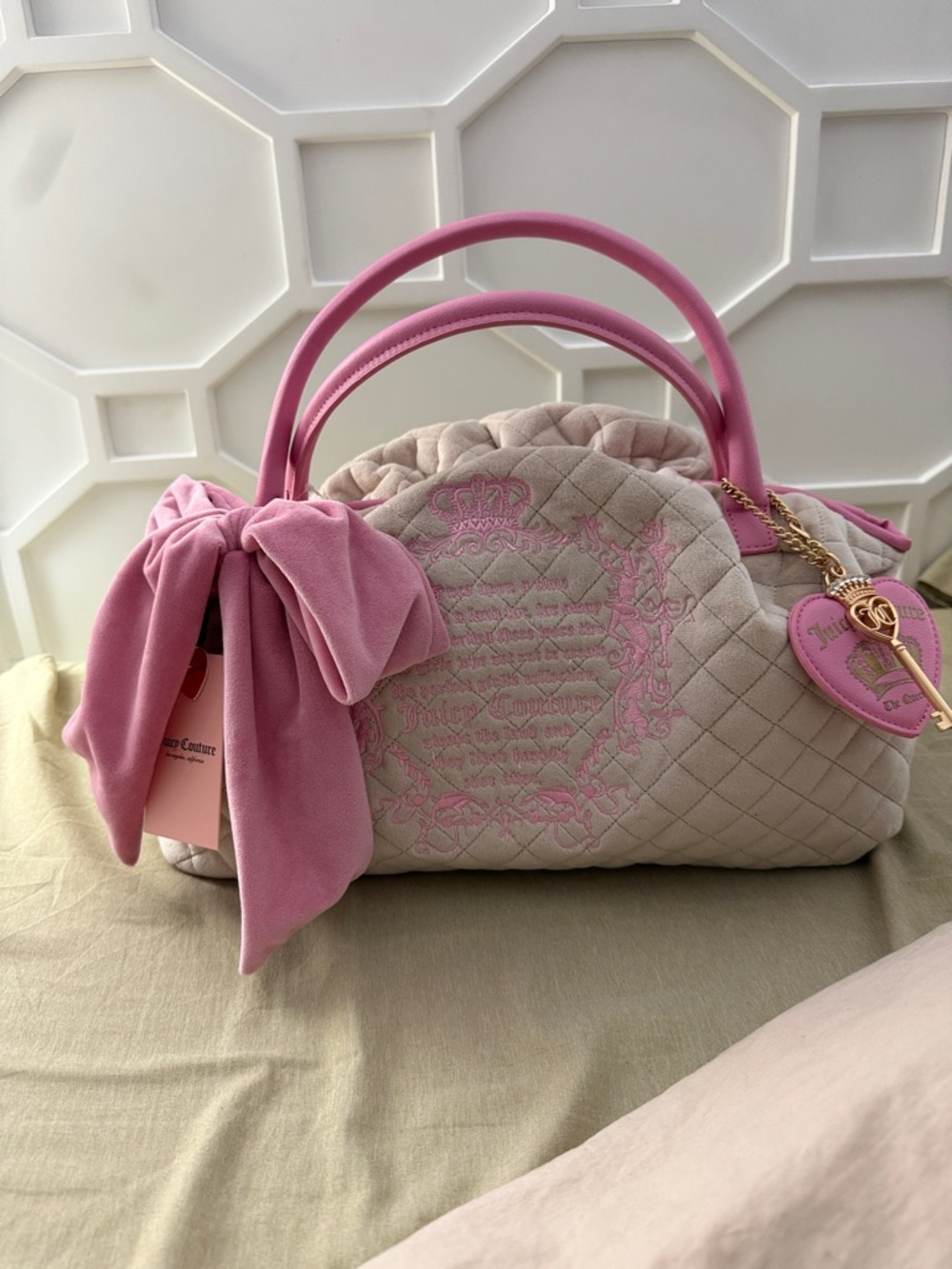 Juicy Couture Juicy Tale
Bowler bag Sandstone